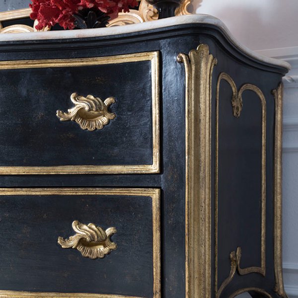 Chests of drawers and night tables